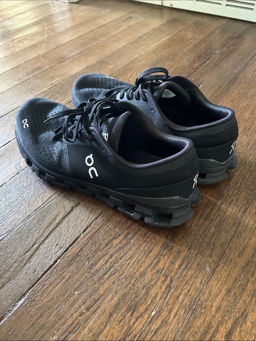 On Running Men’s Black Athletic Cloud-Style Running Shoes - Picture 3 of 10